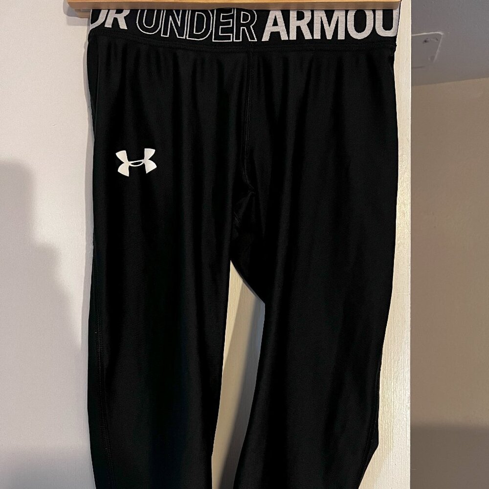 Under Armour Girls Black Cropped Leggings sz M